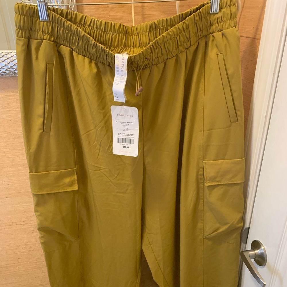 Fabletics Eleanor Cargo Track Pants